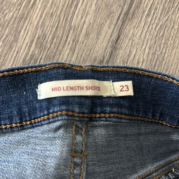 Levi's High Waist Dark Wash Jean Shorts - Size 23 - Picture 3 of 5